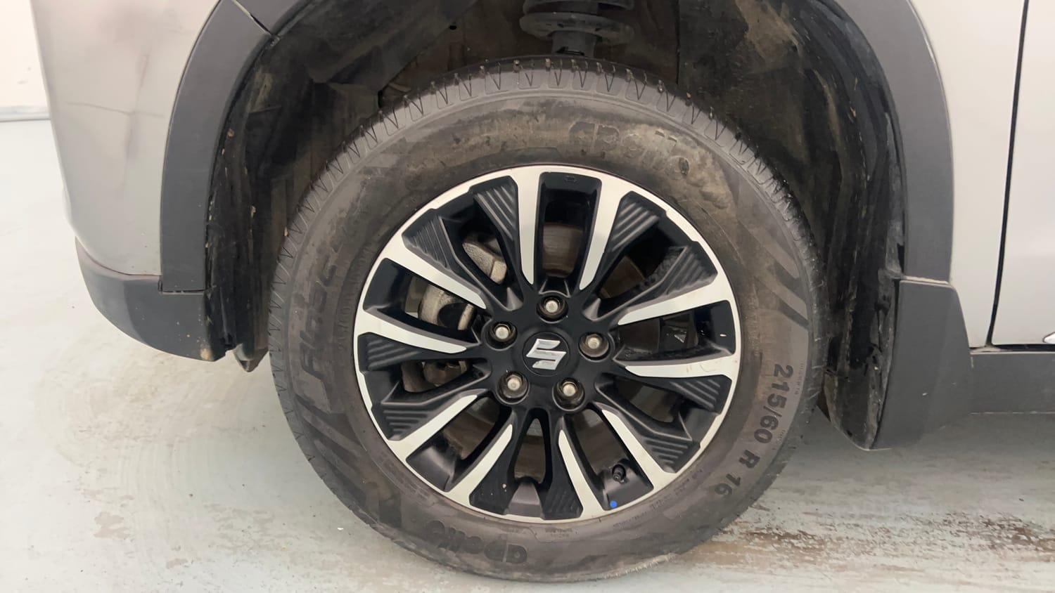 Used 2022 maruti-suzuki Vitara Brezza ZXi Plus Petrol Manual tyres LEFT FRONT TYRE RIM VIEW