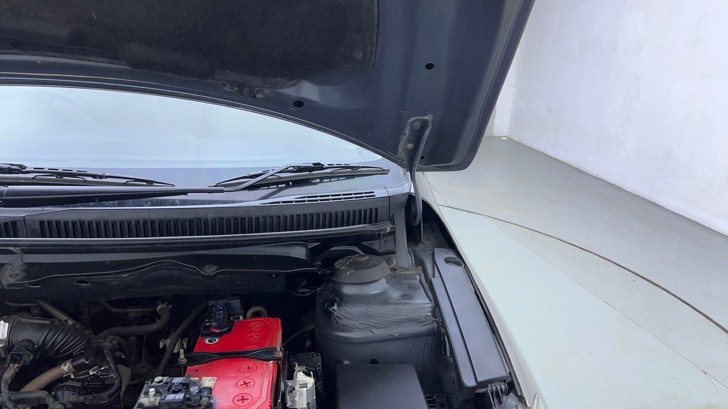 Used 2019 Maruti Suzuki Ciaz Alpha Hybrid 1.5 AT Petrol Automatic engine ENGINE LEFT SIDE HINGE & APRON VIEW