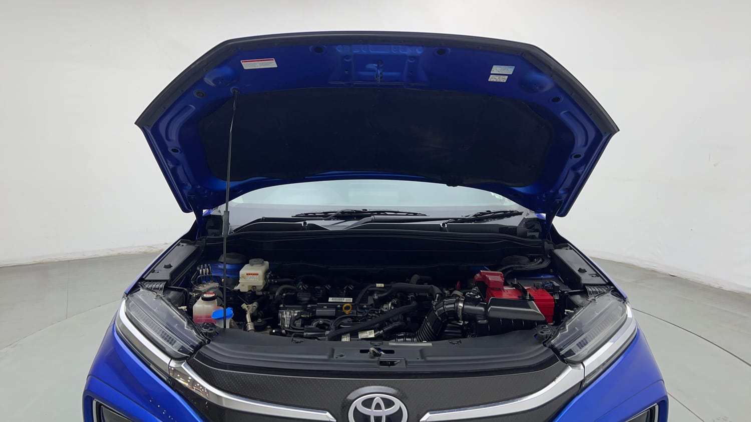 Used 2023 Toyota Urban Cruiser Hyryder V Hybrid Dual Tone Hybrid Automatic engine ENGINE & BONNET OPEN FRONT VIEW