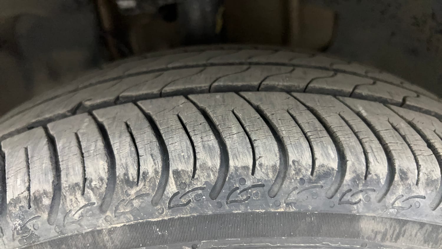 Used 2016 Tata Tiago Revotron XZ Petrol Manual tyres LEFT FRONT TYRE TREAD VIEW