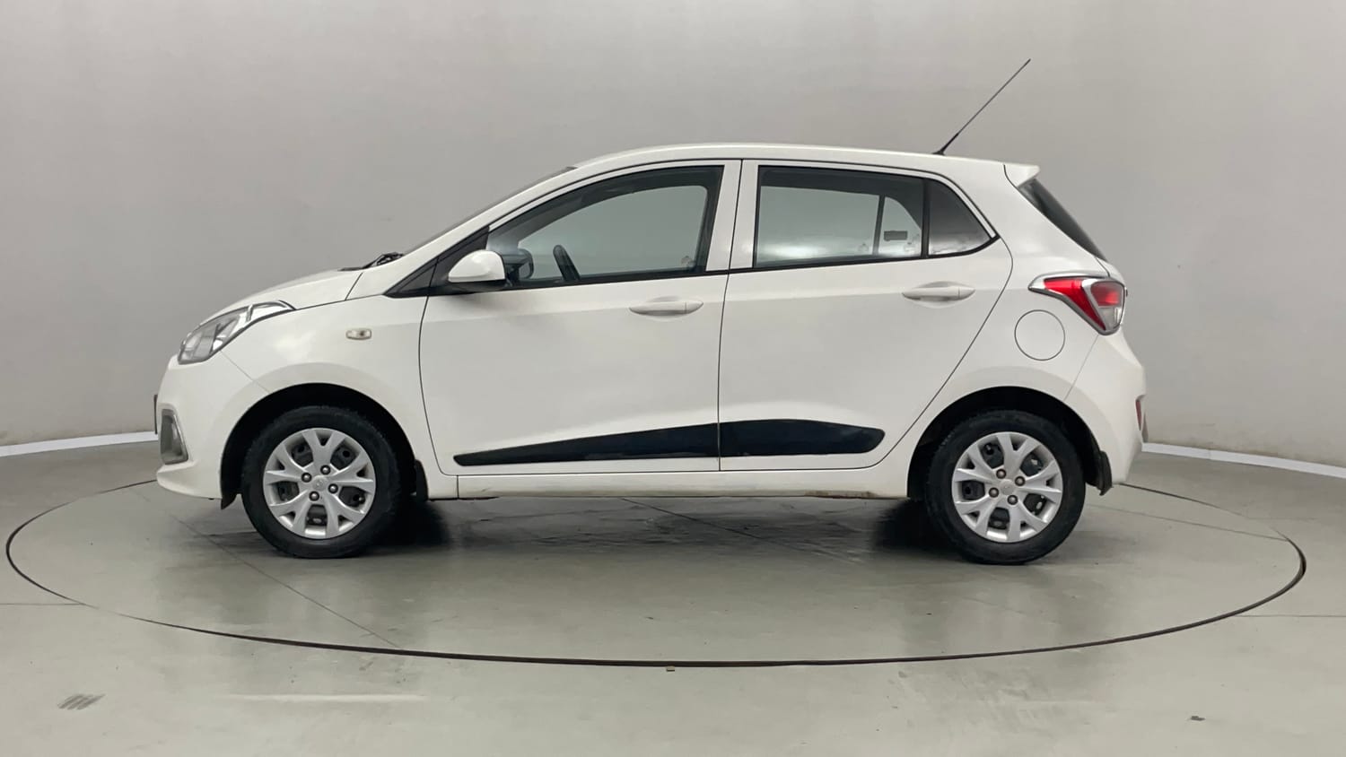 Used 2016 Hyundai Grand i10 Magna 1.2 Kappa VTVT Petrol Manual exterior LEFT SIDE VIEW