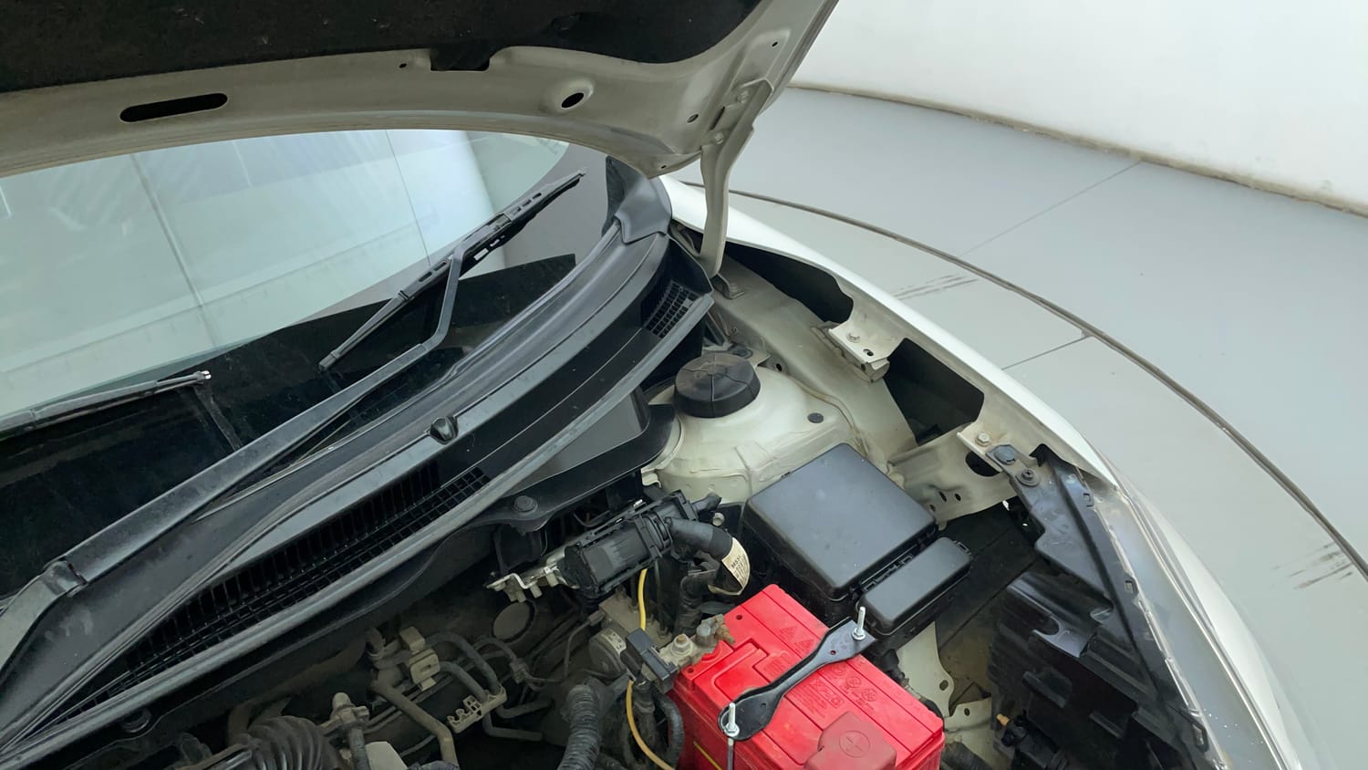Used 2019 Maruti Suzuki Swift ZXi Plus Petrol Manual engine ENGINE LEFT SIDE HINGE & APRON VIEW