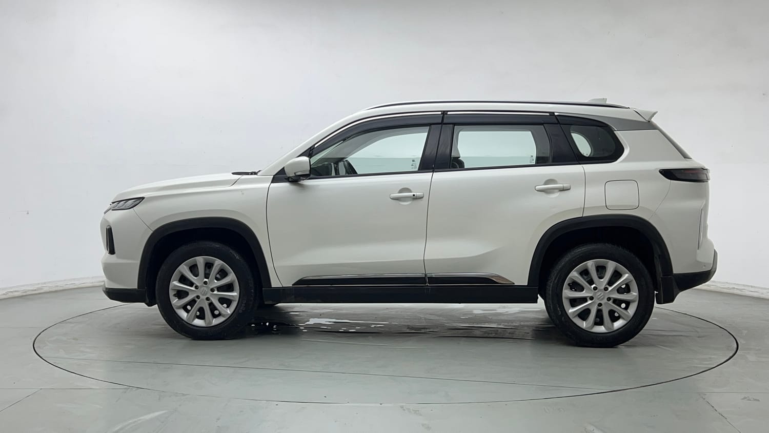 Used 2023 Maruti Suzuki Grand Vitara Sigma Smart Hybrid Petrol Manual exterior LEFT SIDE VIEW