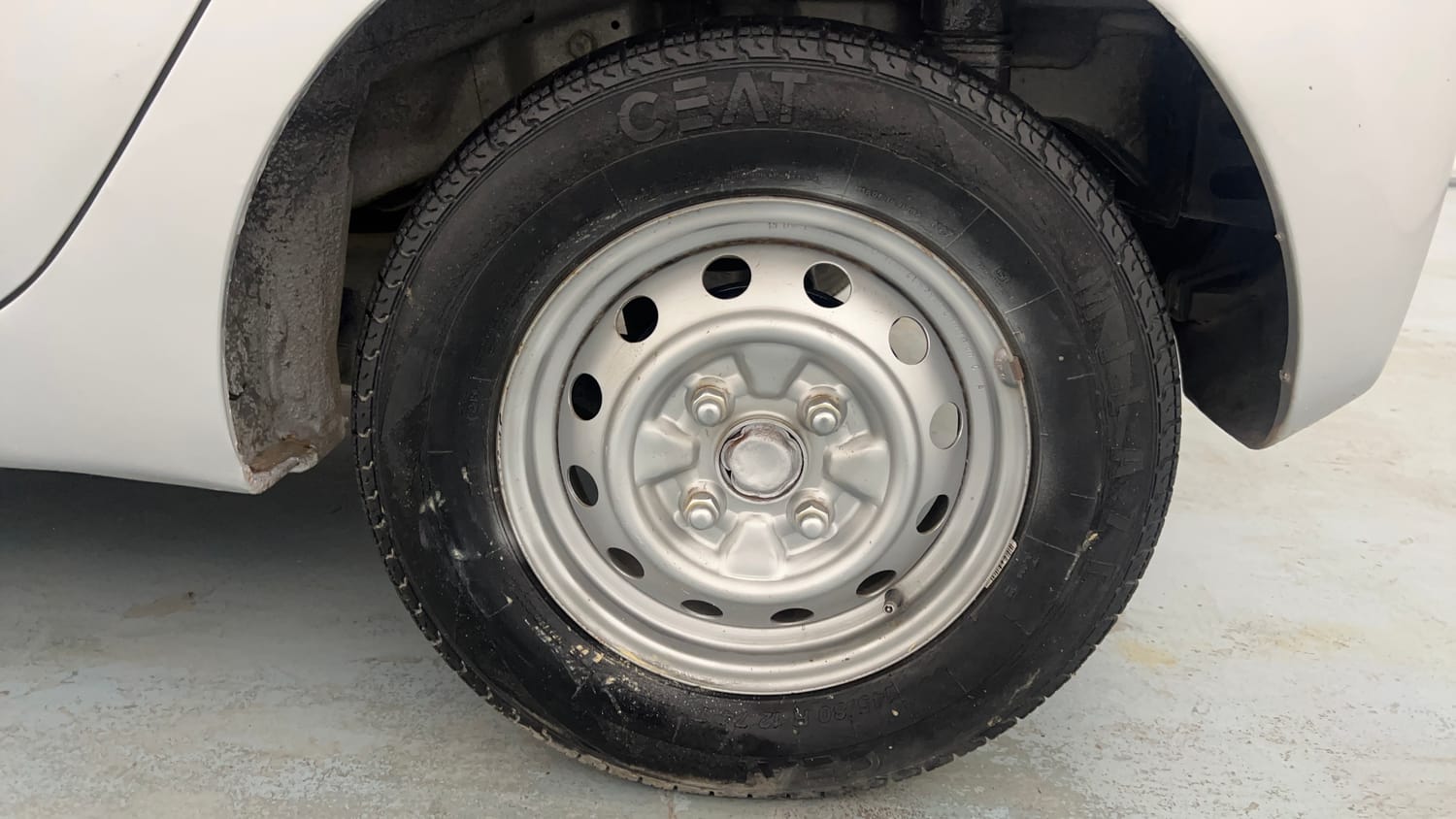Used 2016 Hyundai Eon Era + Petrol Manual tyres LEFT REAR TYRE RIM VIEW