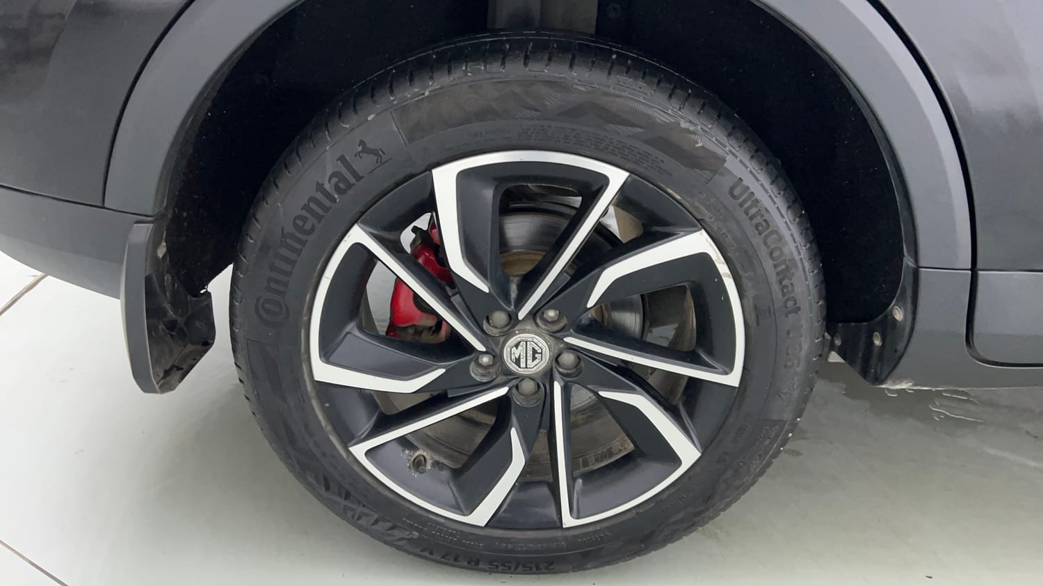 Used 2021 MG Motors Astor Savvy 1.3 Turbo AT S Red Petrol Automatic tyres RIGHT REAR TYRE RIM VIEW