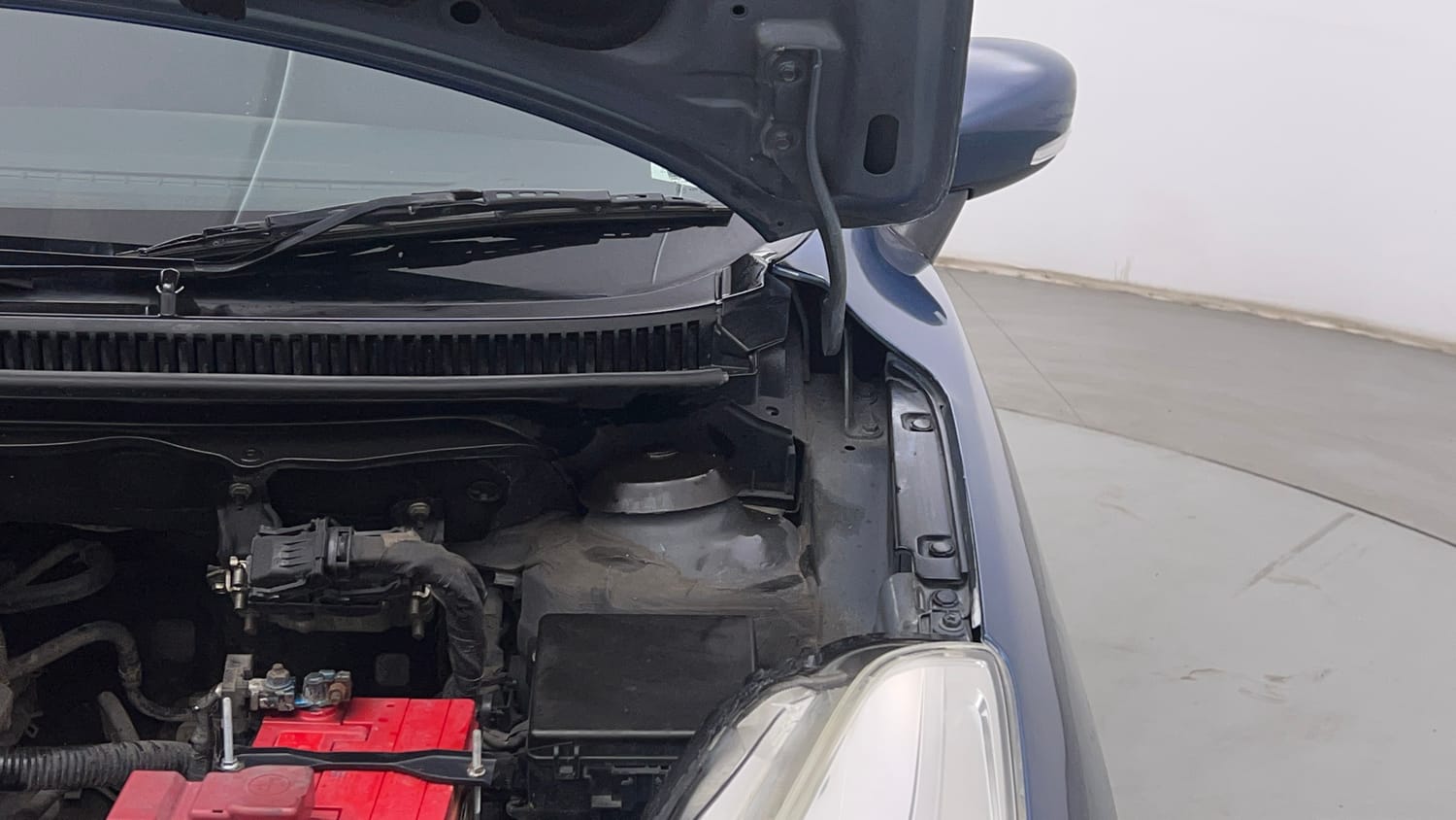 Used 2017 Maruti Suzuki Baleno Delta 1.2 Petrol Manual engine ENGINE LEFT SIDE HINGE & APRON VIEW