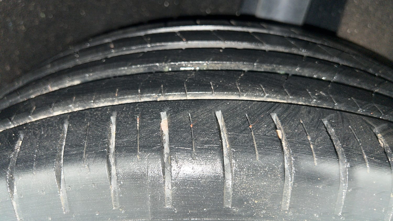 Used 2017 Maruti Suzuki Baleno Zeta 1.2 Petrol Manual tyres LEFT REAR TYRE TREAD VIEW