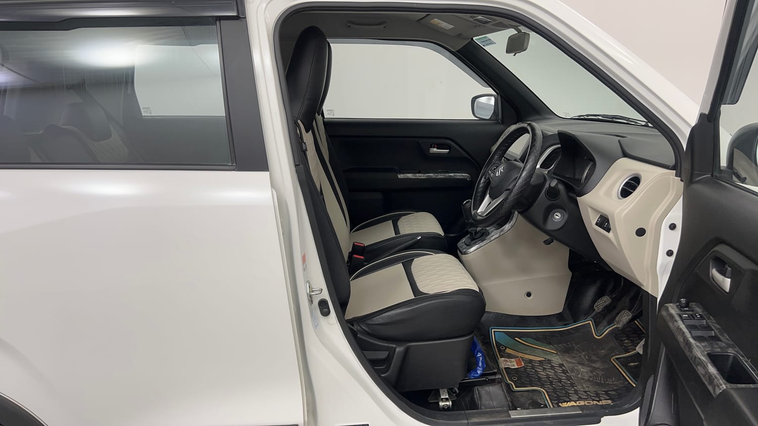 Used 2025 Maruti Suzuki Wagon R ZXI Plus 1.2 Petrol Manual interior RIGHT SIDE FRONT DOOR CABIN VIEW