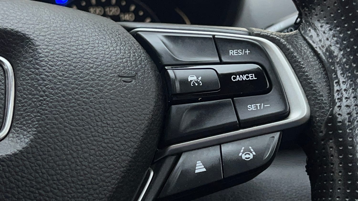 Used 2023 Honda City V Petrol MT Petrol Manual top_features Cruise control