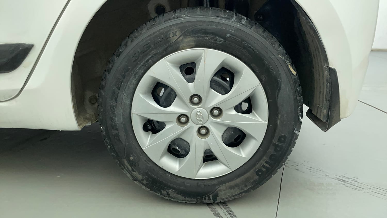 Used 2017 Hyundai Elite i20 Magna Executive 1.2 Petrol Manual tyres LEFT REAR TYRE RIM VIEW