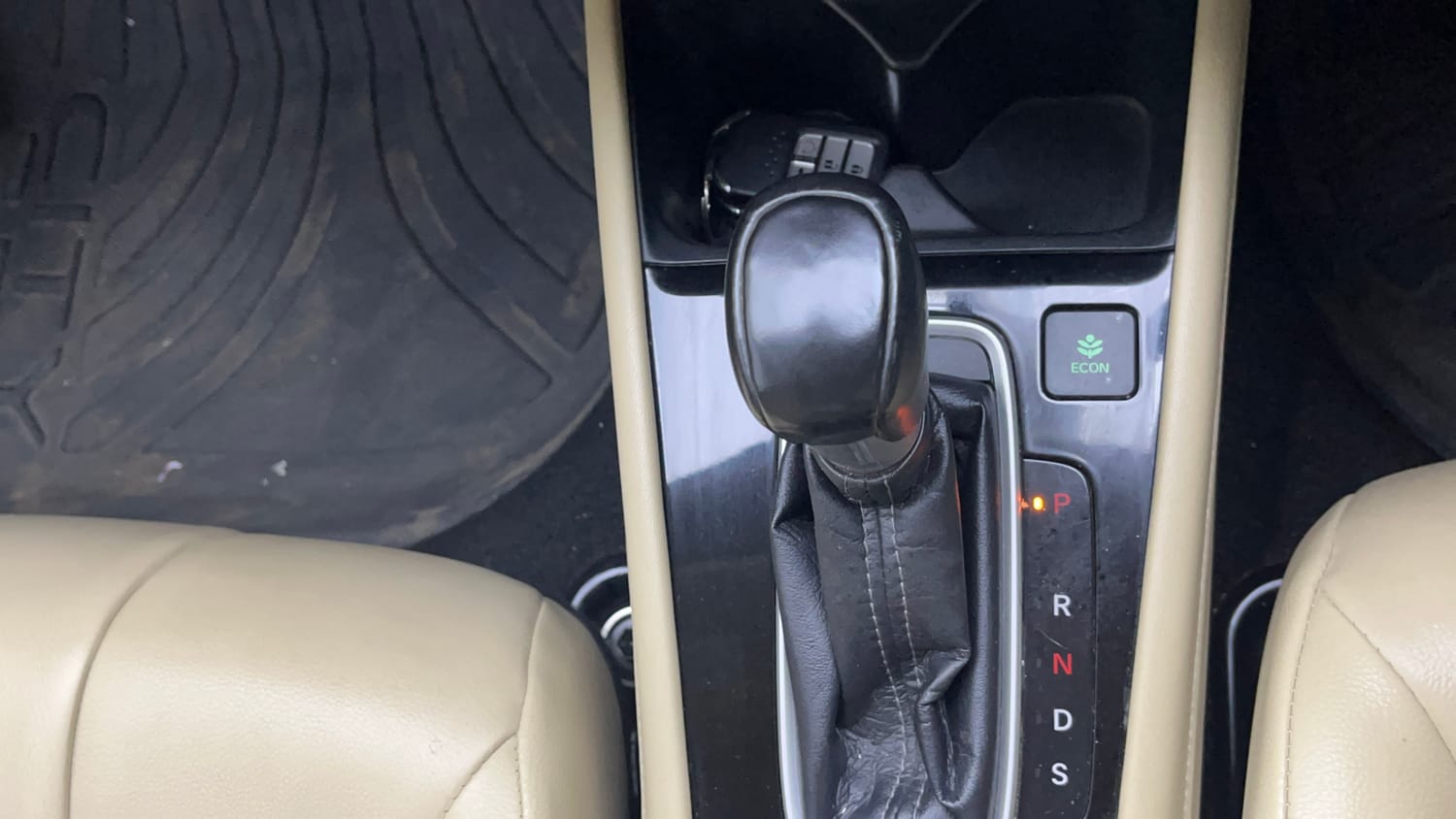 Used 2022 Honda City ZX CVT Petrol Petrol Automatic interior GEAR  KNOB VIEW