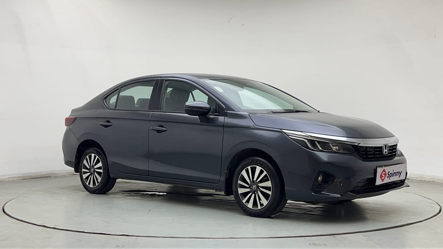Used 2023 Honda City V Petrol MT Petrol Manual exterior RIGHT FRONT CORNER VIEW