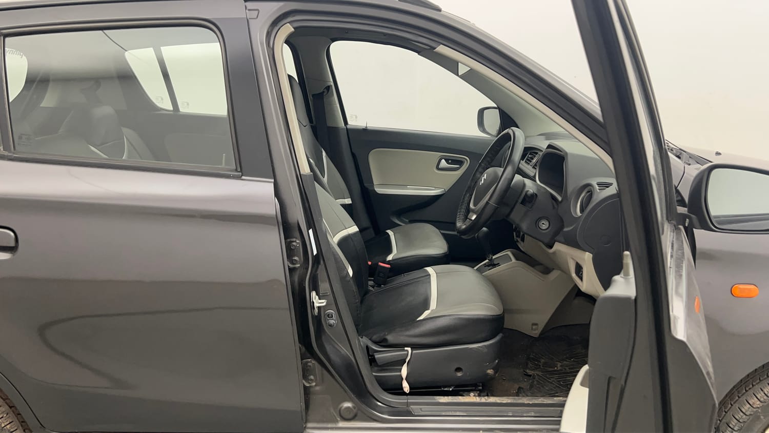 Used 2015 Maruti Suzuki Alto K10 VXi AMT Petrol Automatic interior RIGHT SIDE FRONT DOOR CABIN VIEW