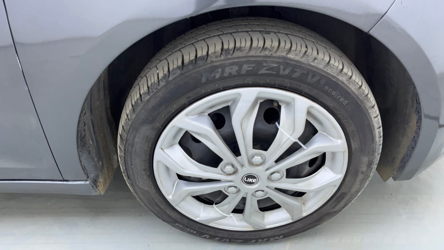 Used 2022 Tata Altroz XM Plus Petrol Petrol Manual tyres RIGHT FRONT TYRE RIM VIEW