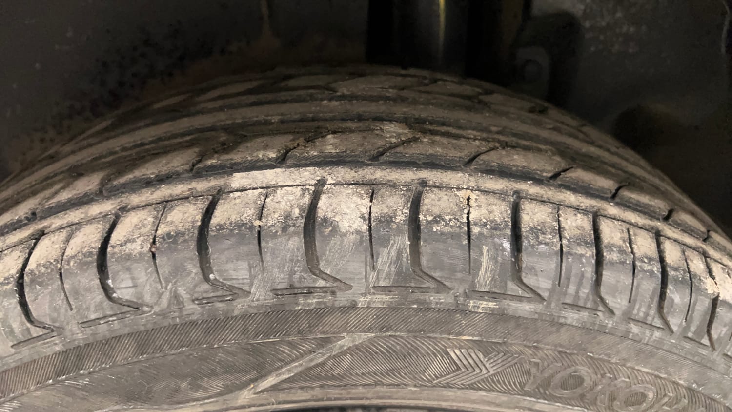 Used 2013 Maruti Suzuki Ertiga Vxi Petrol Manual tyres LEFT REAR TYRE TREAD VIEW