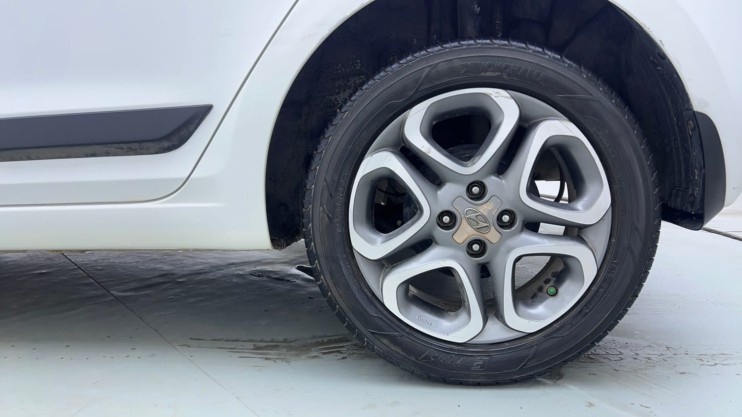 Used 2018 Hyundai Elite i20 Asta 1.2 (O) Petrol Manual tyres LEFT REAR TYRE RIM VIEW
