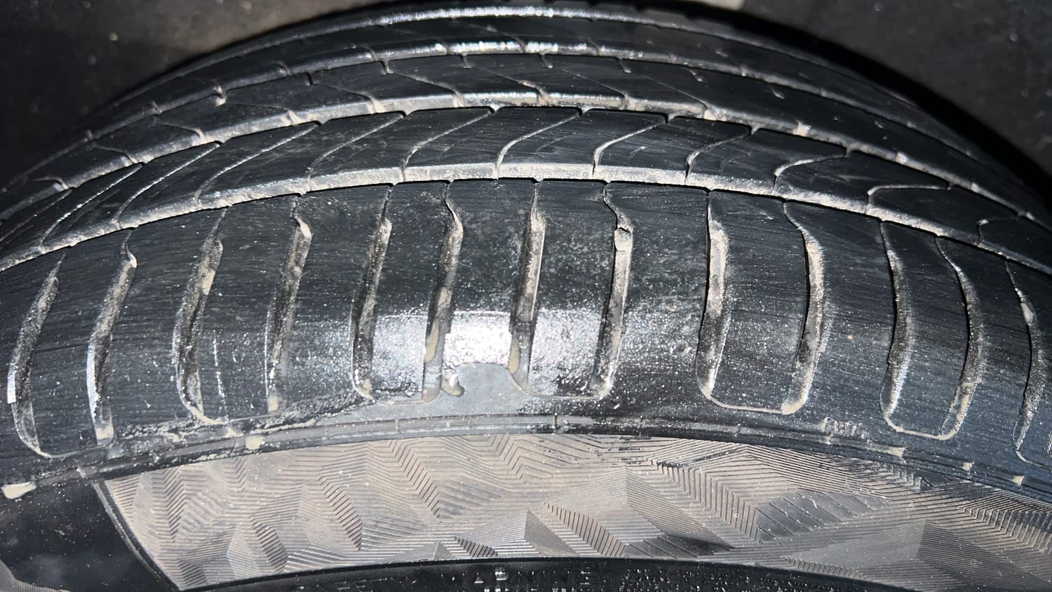 Used 2021 MG Motors Astor Savvy 1.3 Turbo AT S Red Petrol Automatic tyres RIGHT REAR TYRE TREAD VIEW