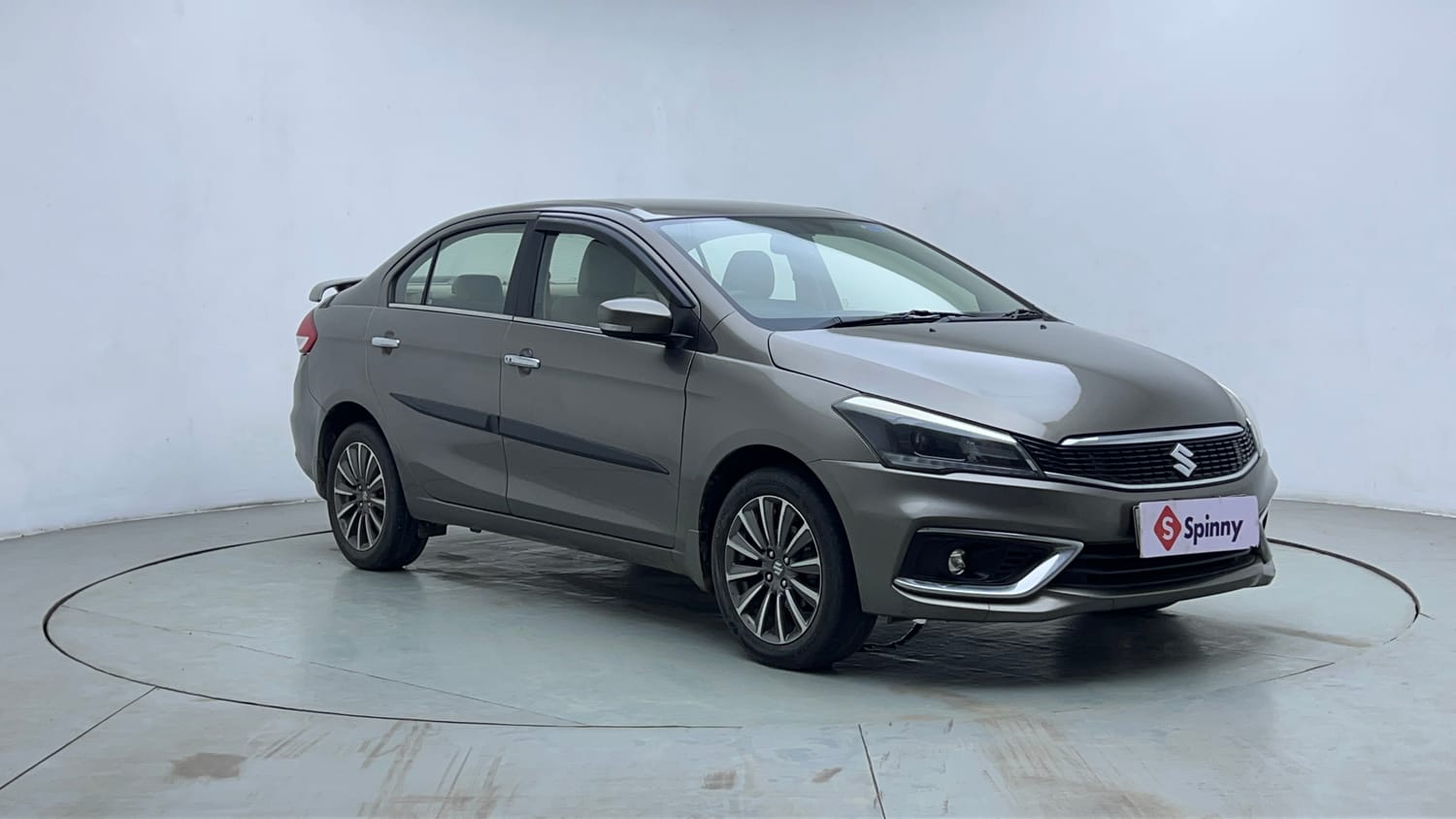 Used 2019 Maruti Suzuki Ciaz Alpha Hybrid 1.5 AT Petrol Automatic exterior RIGHT FRONT CORNER VIEW