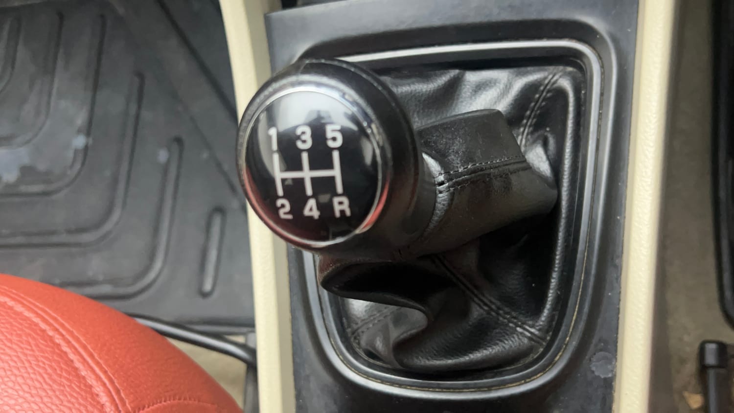 Used 2018 Maruti Suzuki Ciaz Sigma 1.4 MT Petrol Manual interior GEAR  KNOB VIEW