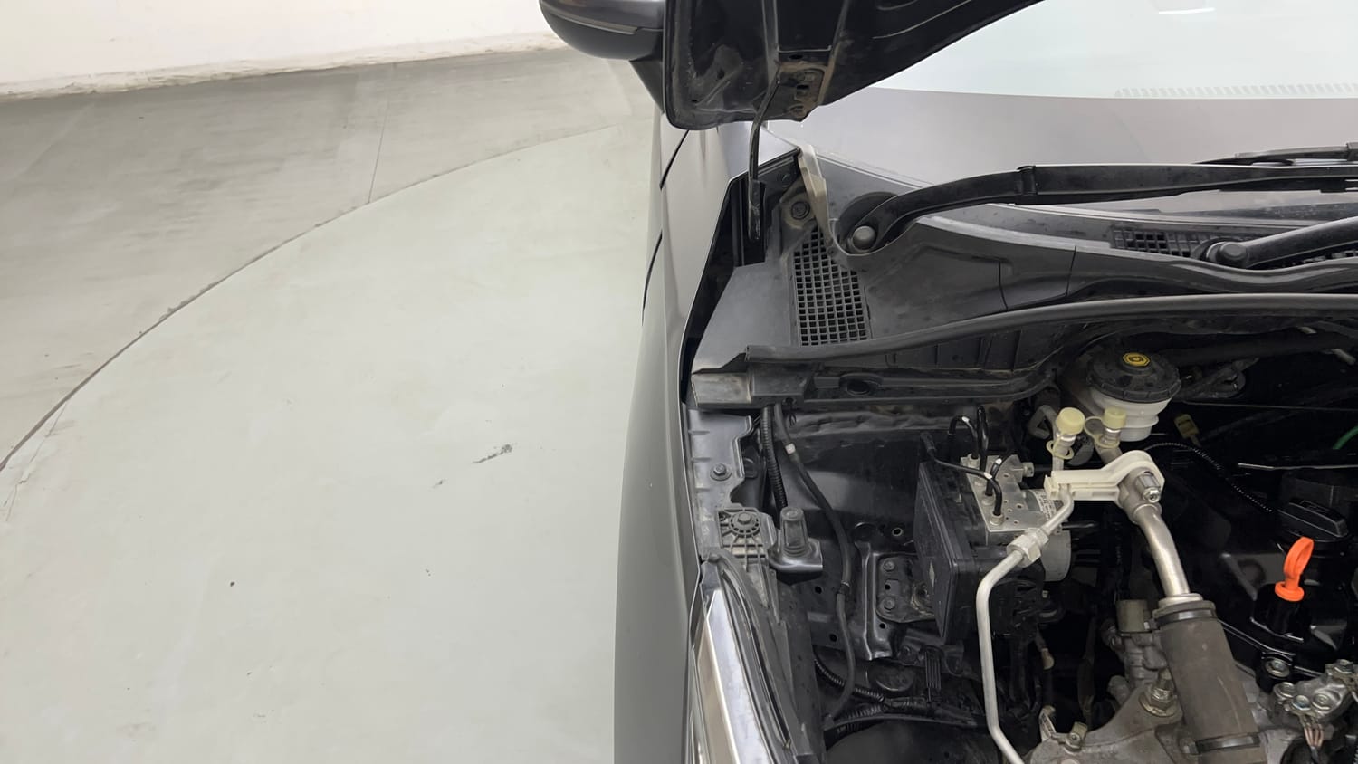Used 2023 Honda City V Petrol MT Petrol Manual engine ENGINE RIGHT SIDE HINGE & APRON VIEW