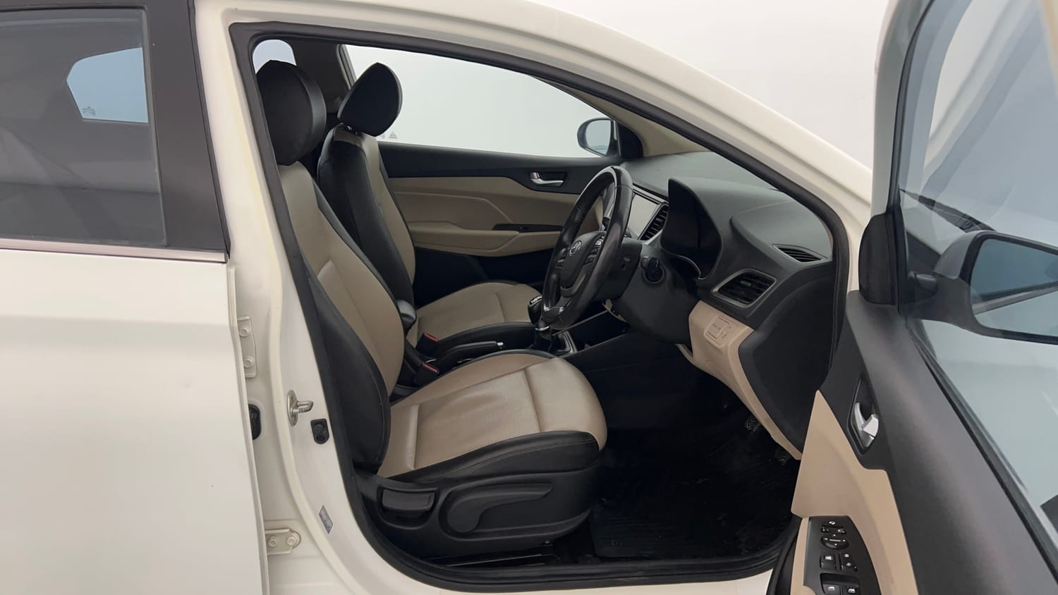 Used 2019 Hyundai Verna SX (O) 1.6 CRDi Diesel Manual interior RIGHT SIDE FRONT DOOR CABIN VIEW