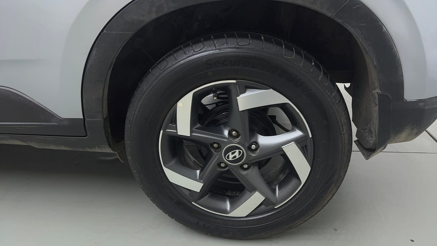Used 2020 Hyundai Venue SX Plus 1.0 Turbo DCT Petrol Automatic tyres LEFT REAR TYRE RIM VIEW