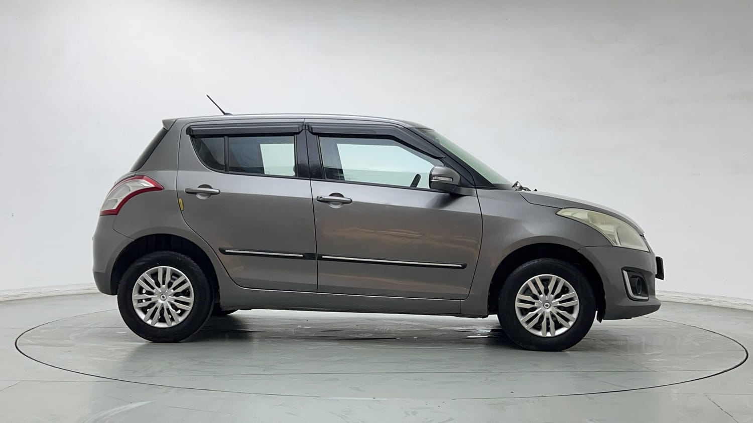 Used 2015 Maruti Suzuki Swift VXi Petrol Manual exterior RIGHT SIDE VIEW