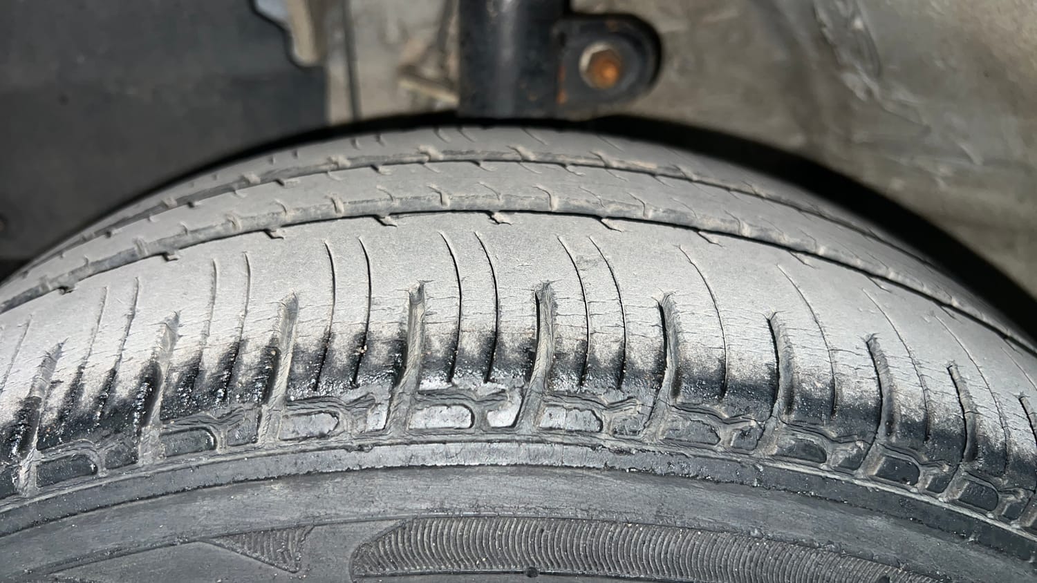 Used 2017 Mahindra KUV100 K6 6 STR Petrol Manual tyres LEFT FRONT TYRE TREAD VIEW