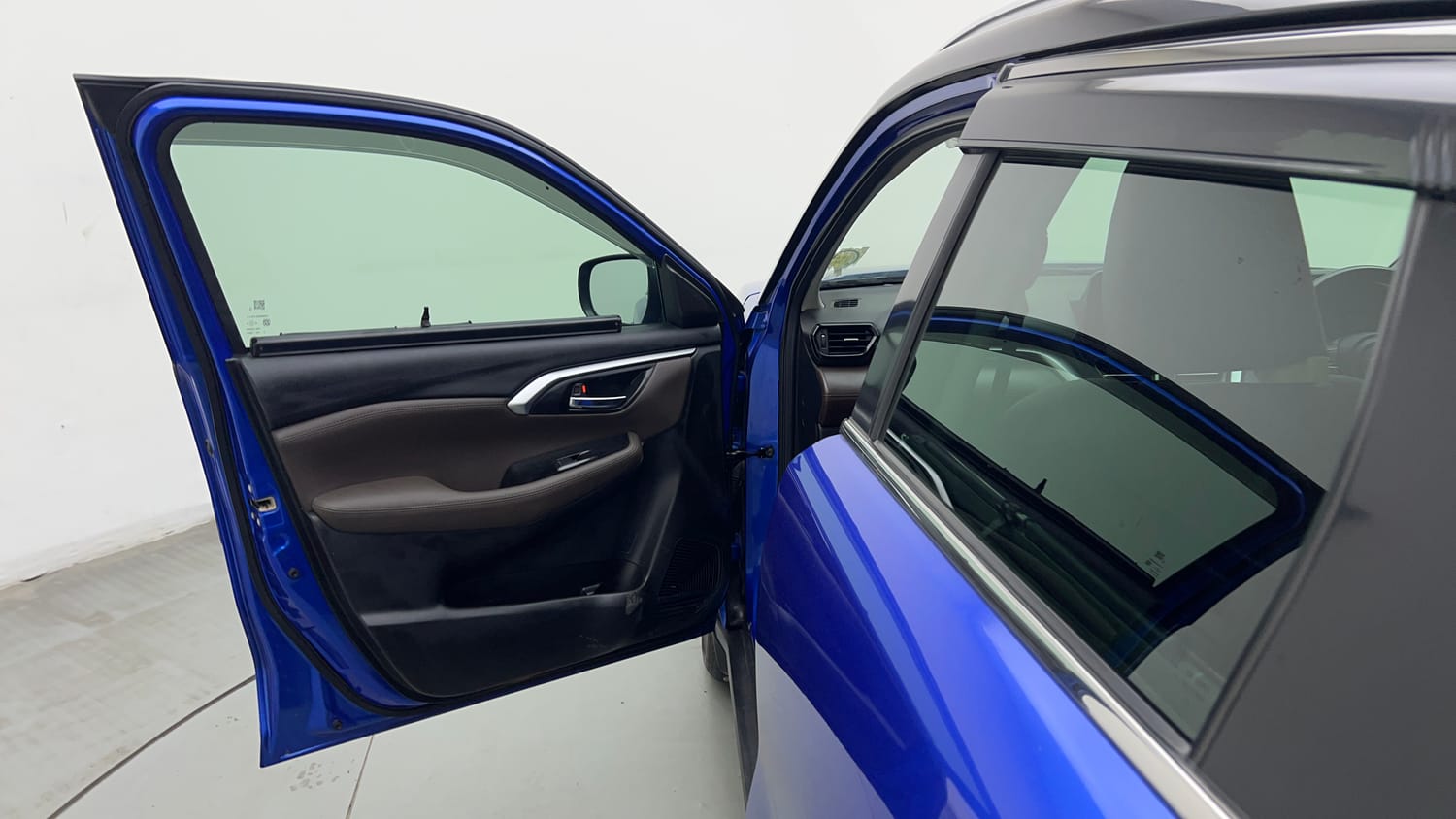 Used 2023 Toyota Urban Cruiser Hyryder V Hybrid Dual Tone Hybrid Automatic interior LEFT FRONT DOOR OPEN VIEW