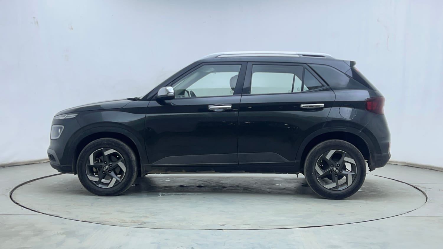 Used 2020 Hyundai Venue SX 1.4 CRDi Diesel Manual exterior LEFT SIDE VIEW