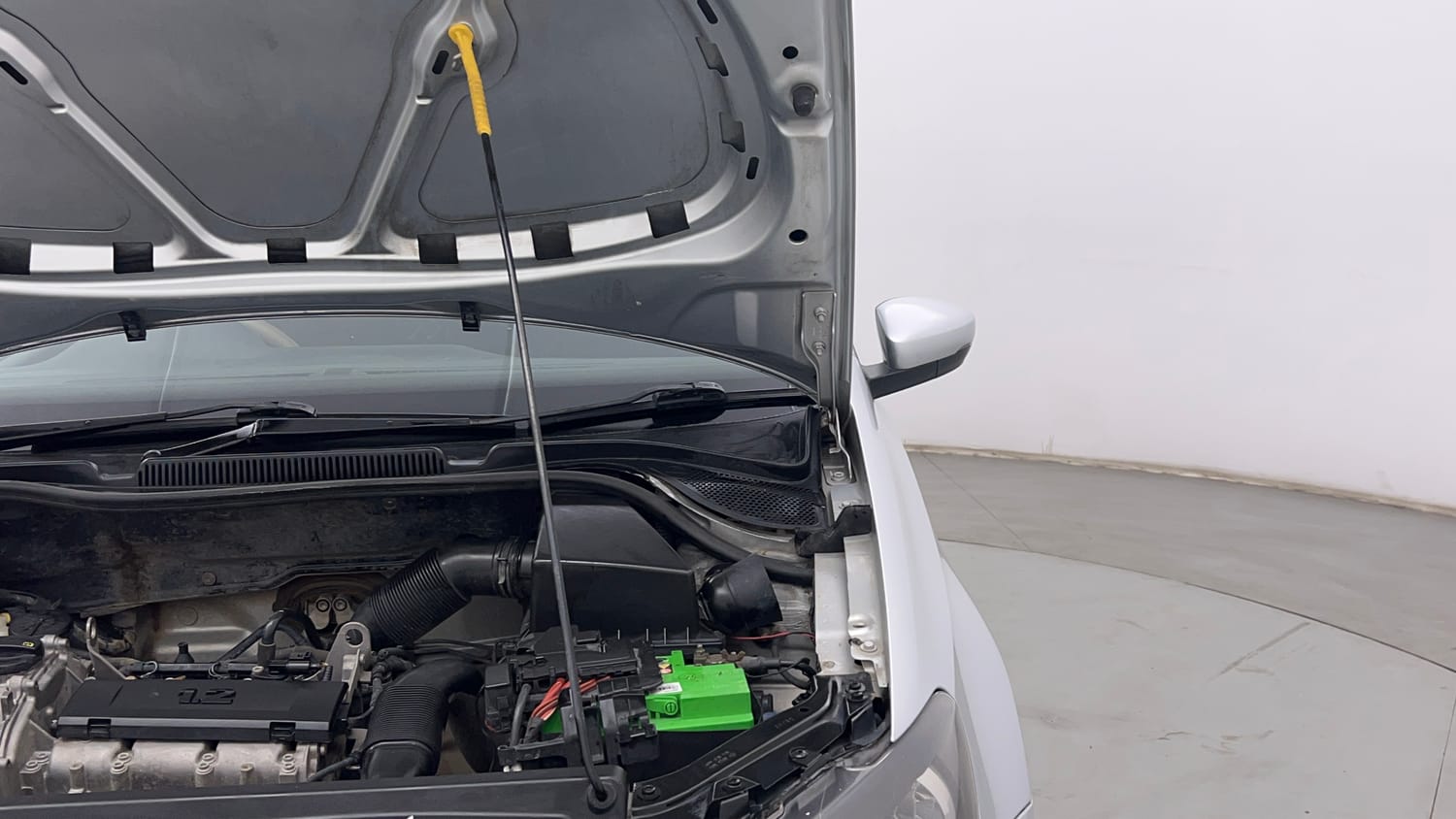 Used 2017 Volkswagen Ameo Trendline 1.2L (P) Petrol Manual engine ENGINE LEFT SIDE HINGE & APRON VIEW