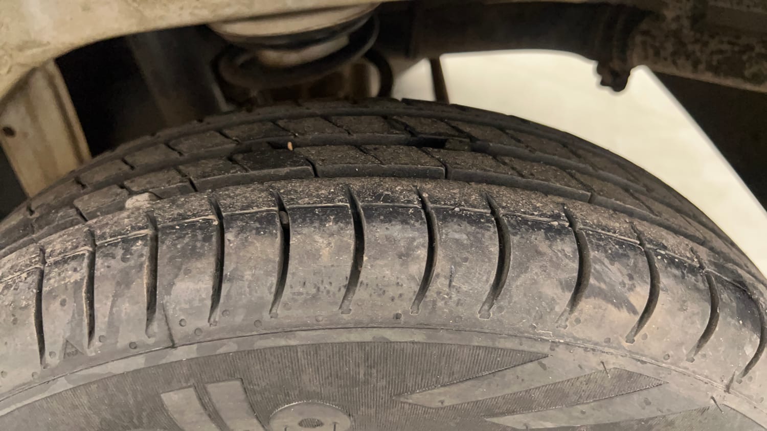 Used 2014 Maruti Suzuki Alto 800 Lxi Petrol Manual tyres LEFT REAR TYRE TREAD VIEW