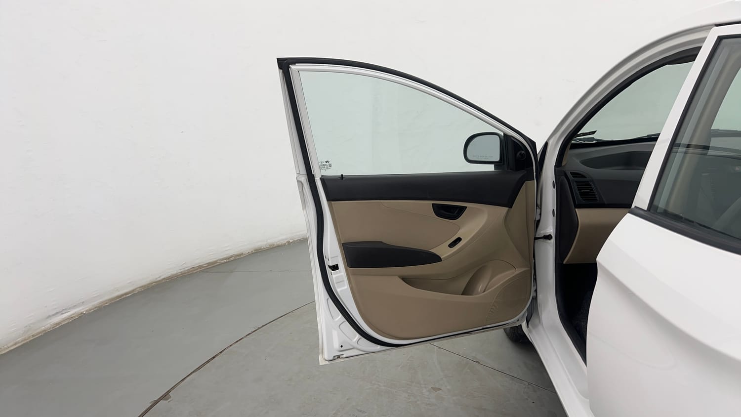 Used 2014 Hyundai Eon Magna Petrol Manual interior LEFT FRONT DOOR OPEN VIEW
