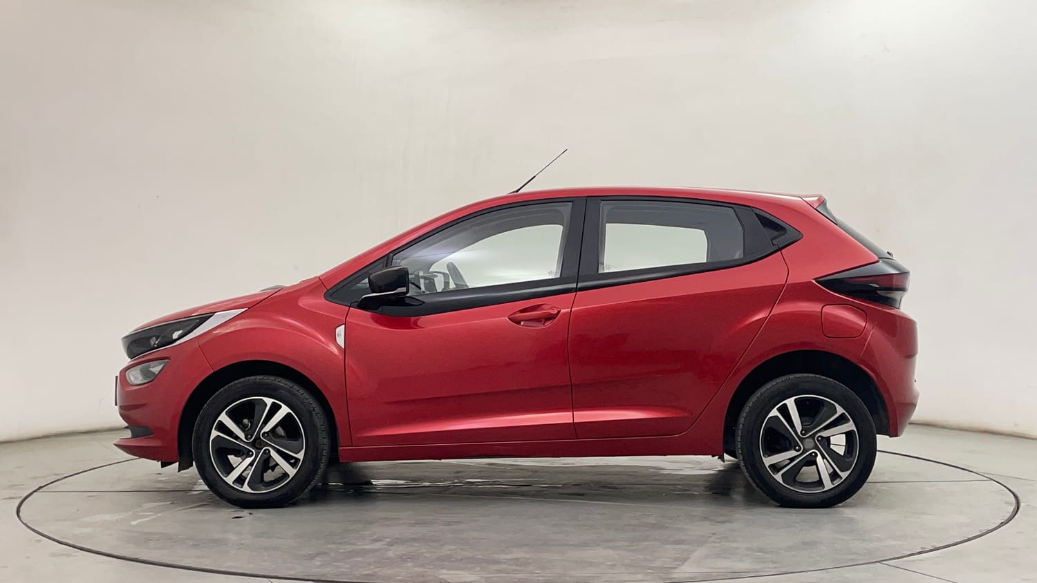 Used 2022 Tata Altroz XZ Petrol Petrol Manual exterior LEFT SIDE VIEW