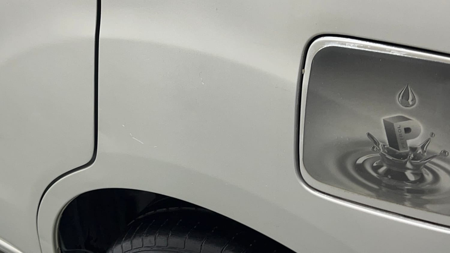 Used 2014 Maruti Suzuki Ertiga ZXi Petrol Manual dents MINOR DENT