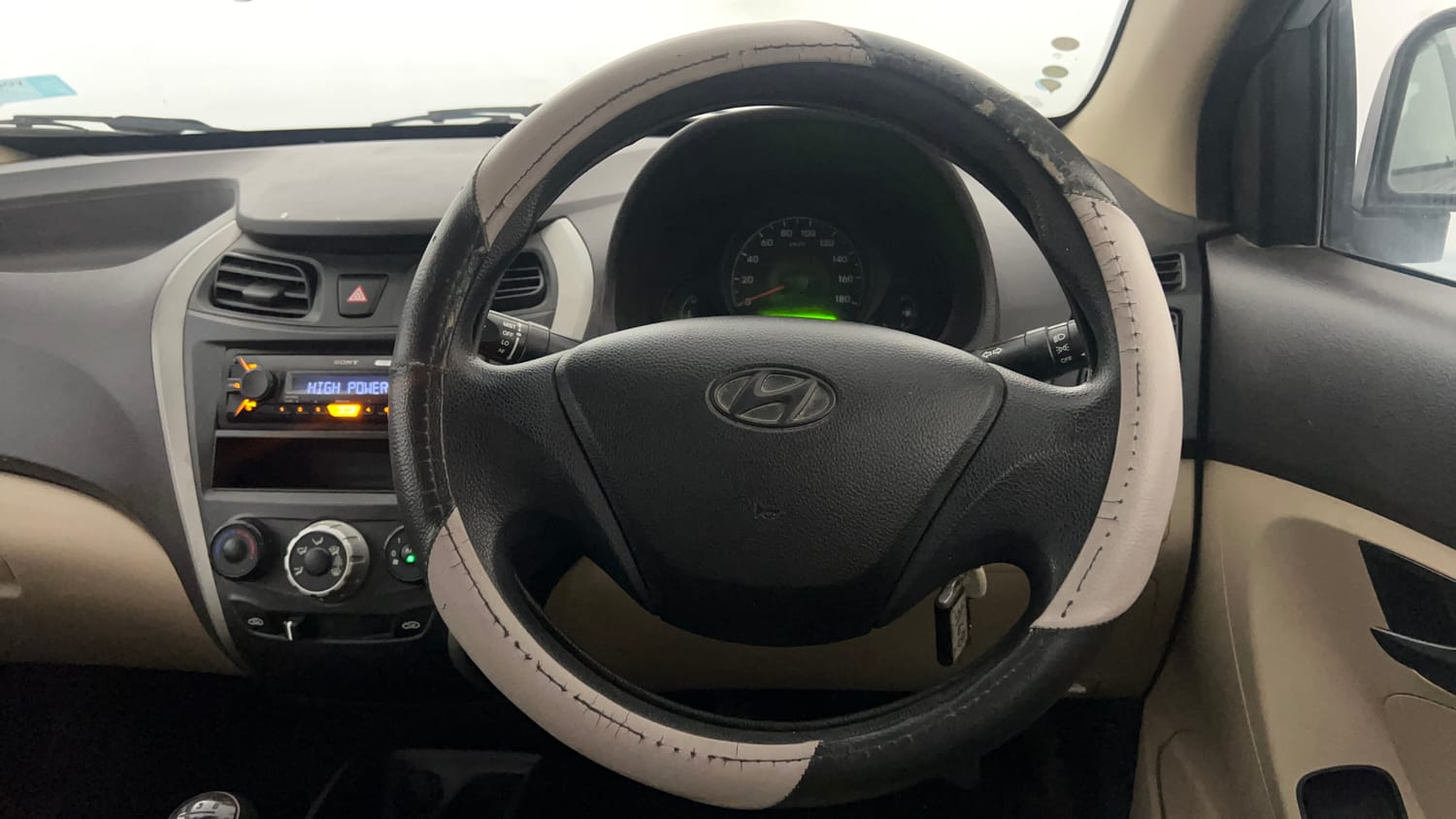 Used 2016 Hyundai Eon Era + Petrol Manual interior STEERING VIEW