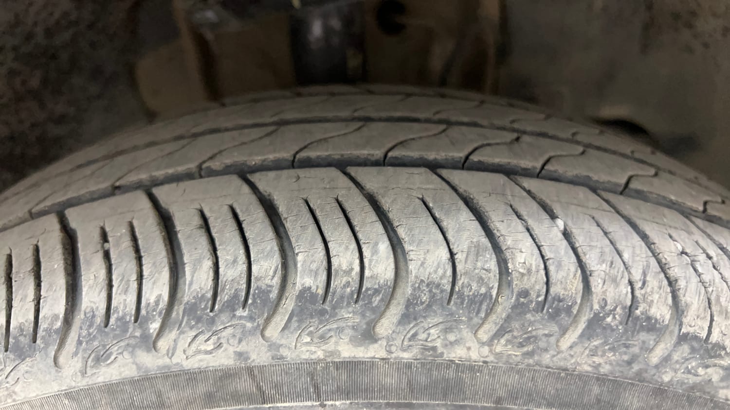 Used 2016 Tata Tiago Revotron XZ Petrol Manual tyres RIGHT FRONT TYRE TREAD VIEW