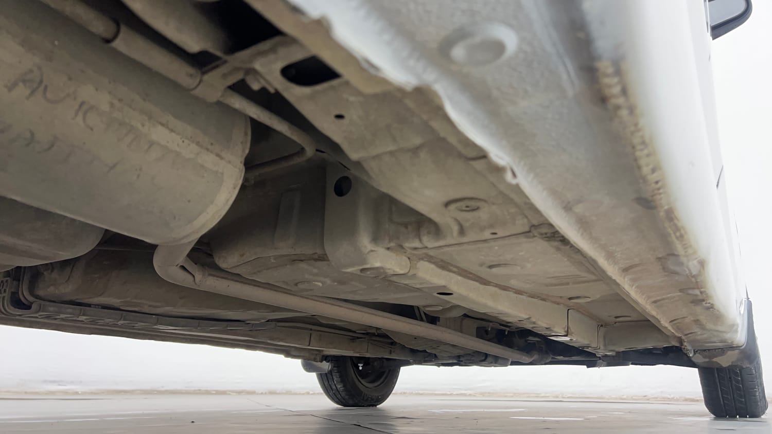 Used 2014 Hyundai Eon Magna Petrol Manual extra REAR RIGHT UNDERBODY VIEW