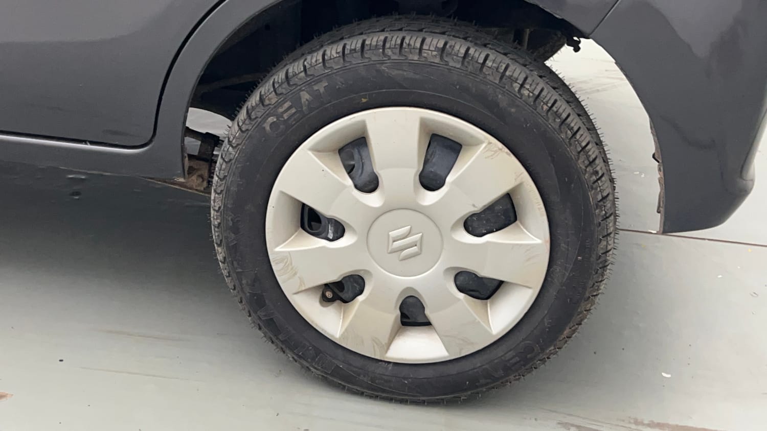 Used 2015 Maruti Suzuki Alto K10 VXi AMT Petrol Automatic tyres LEFT REAR TYRE RIM VIEW