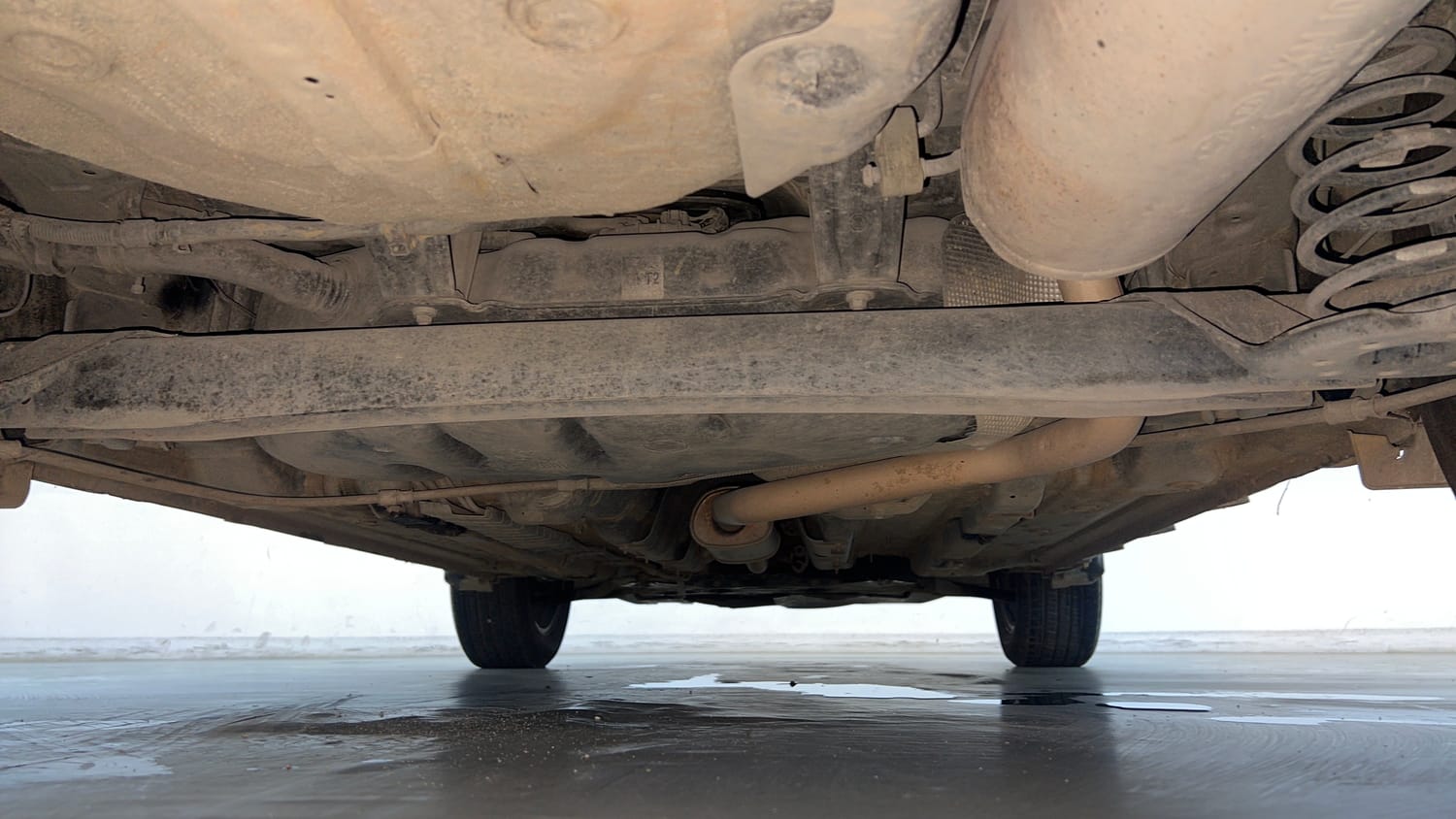 Used 2020 Hyundai Venue SX Plus 1.0 Turbo DCT Petrol Automatic extra REAR UNDERBODY VIEW (TAKEN FROM REAR)