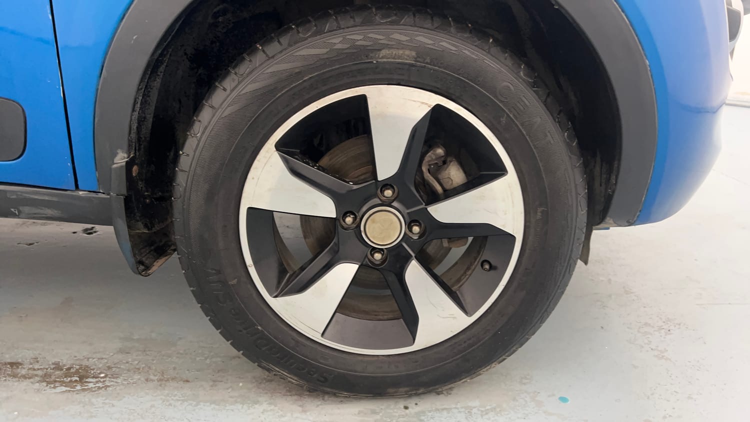 Used 2017 Tata Nexon XZ Plus Diesel Diesel Manual tyres RIGHT FRONT TYRE RIM VIEW
