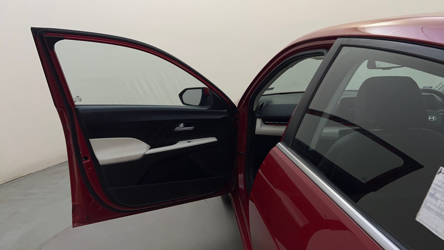 Used 2023 Hyundai Verna SX 1.5 Petrol MT Petrol Manual interior LEFT FRONT DOOR OPEN VIEW