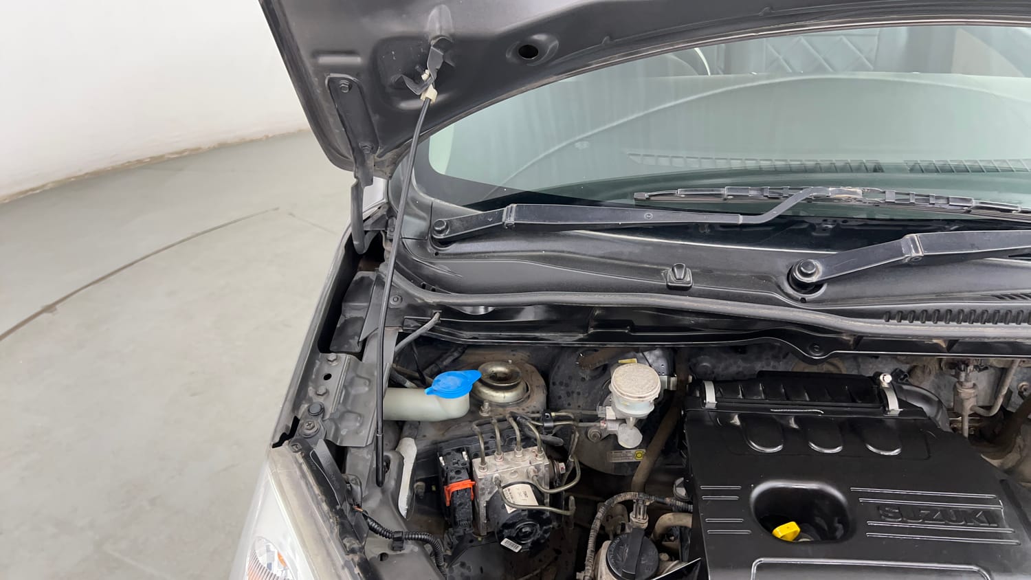 Used 2017 Maruti Suzuki Wagon R 1.0 VXI AMT (O) Petrol Automatic engine ENGINE RIGHT SIDE HINGE & APRON VIEW