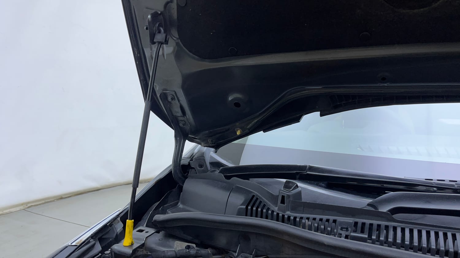 Used 2022 Tata Altroz XM Plus Petrol Petrol Manual engine ENGINE RIGHT SIDE HINGE & APRON VIEW