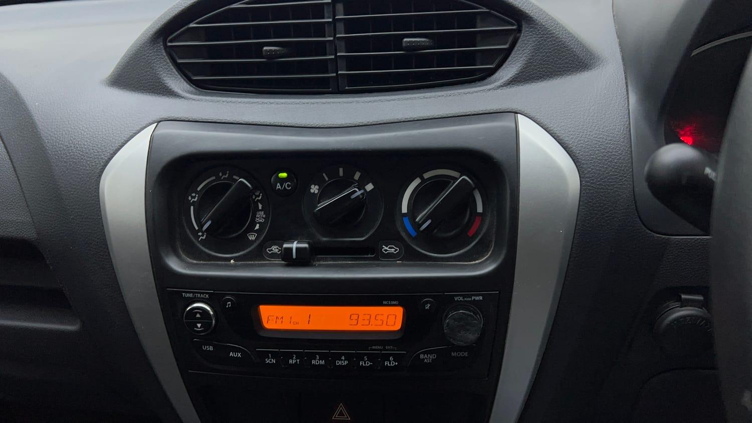 Used 2017 Maruti Suzuki Alto 800 VXi Petrol Manual top_features Integrated (in-dash) music system