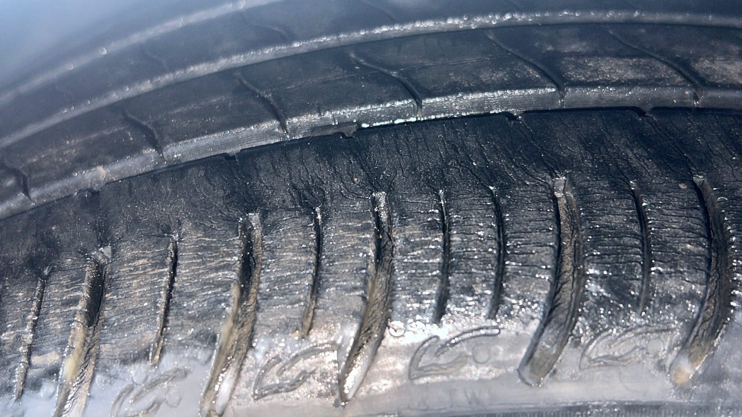 Used 2021 Tata Altroz XZ Plus Petrol Petrol Manual tyres RIGHT FRONT TYRE TREAD VIEW