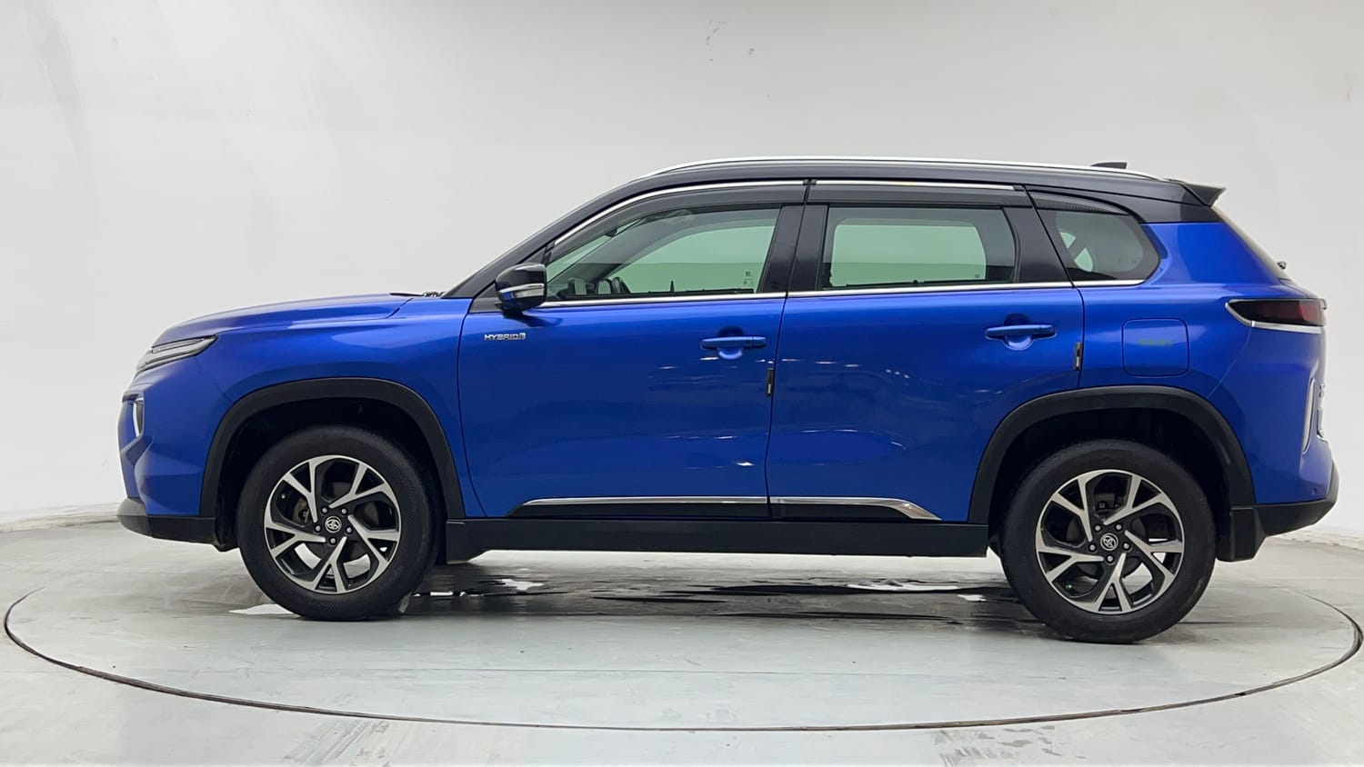 Used 2023 Toyota Urban Cruiser Hyryder V Hybrid Dual Tone Hybrid Automatic exterior LEFT SIDE VIEW