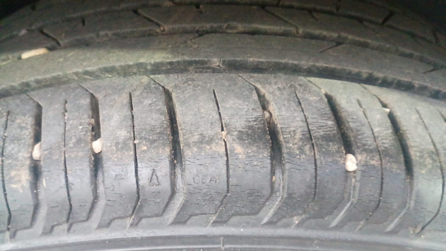 Used 2023 Skoda Slavia Ambition 1.0L TSI MT Petrol Manual tyres LEFT REAR TYRE TREAD VIEW