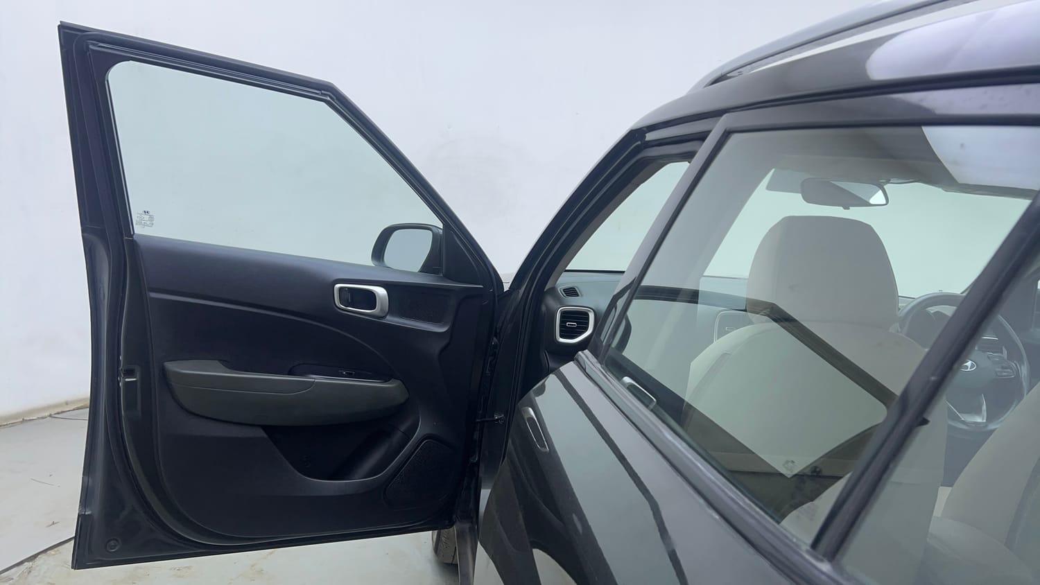 Used 2020 Hyundai Venue SX 1.4 CRDi Diesel Manual interior LEFT FRONT DOOR OPEN VIEW