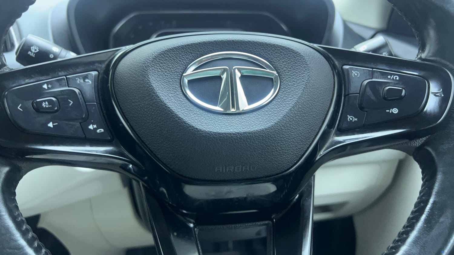 Used 2021 Tata Nexon XZA Plus (S) Petrol Automatic top_features Airbags